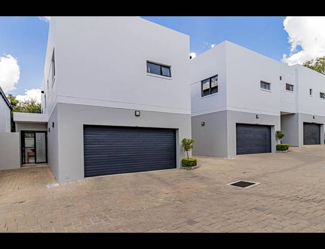 3 BEDROOM TOWNHOUSE FOR SALE IN SANDOWN